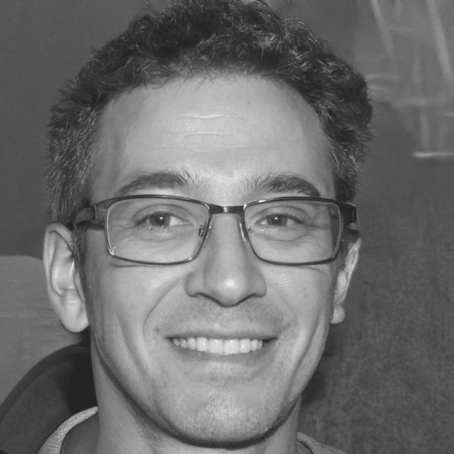 Преподаватель на семинаре по истории журналистики